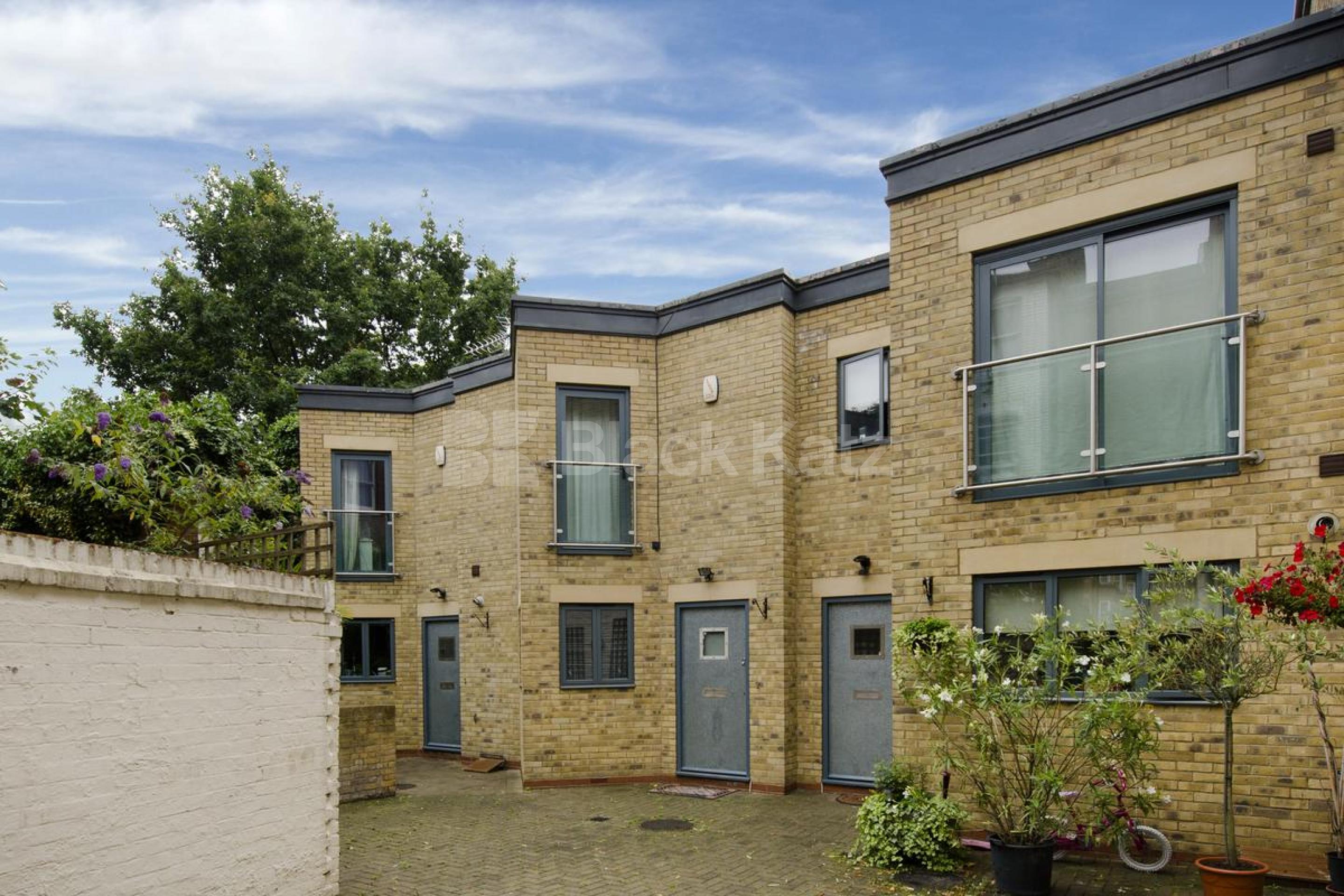 			STUNNING MEWS HOUSE, 2 Bedroom, 1 bath, 1 reception Mews House			 Liverpool Road, ANGEL-HIGHBURY-ISLINGTON N1